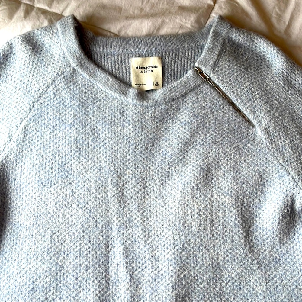 Soft/fluffy zipper sweater